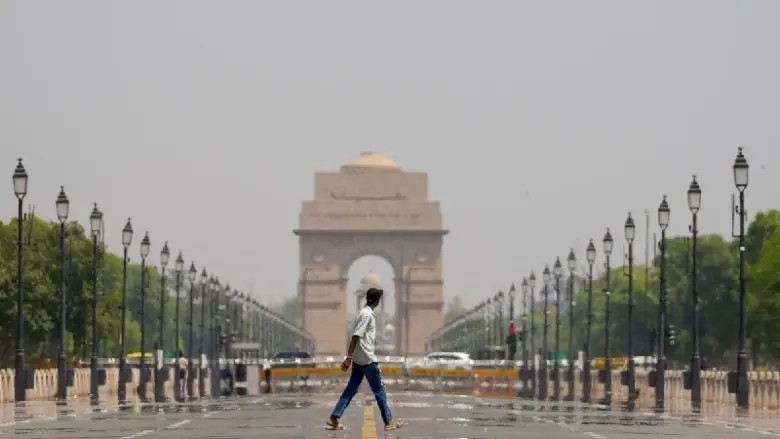 Delhi-NCR में भीषण गर्मी का कहर, IMD ने जारी किया Yellow Alert, जानें कब तक मिलेगी बारिश से राहत