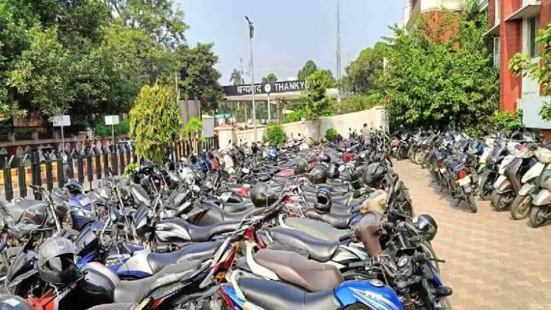 Lucknow में अवैध पार्किंग से बढ़ी मुसीबत, स्कूलों और अस्पतालों के बाहर जाम; अब भारी जुर्माना और टोइंग की तैयारी