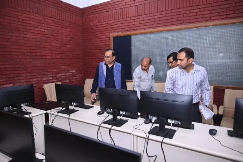 Lucknow University में नए सत्र की तैयारी तेज, कुलपति ने किया कैंपस का निरीक्षण