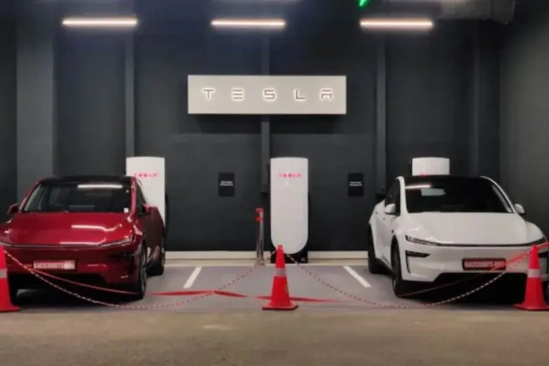 Bengaluru के Whitefield में खुला Tesla का नया शोरूम, Model Y L SUV भी होगी उपलब्ध