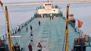 Bihar: विक्रमशिला सेतु टूटने के बाद NH-80 पर ट्रकों की आवाजाही बहाल, बाबूपुर-महादेवपुर घाट पर पहुंचे कार्गो जहाज