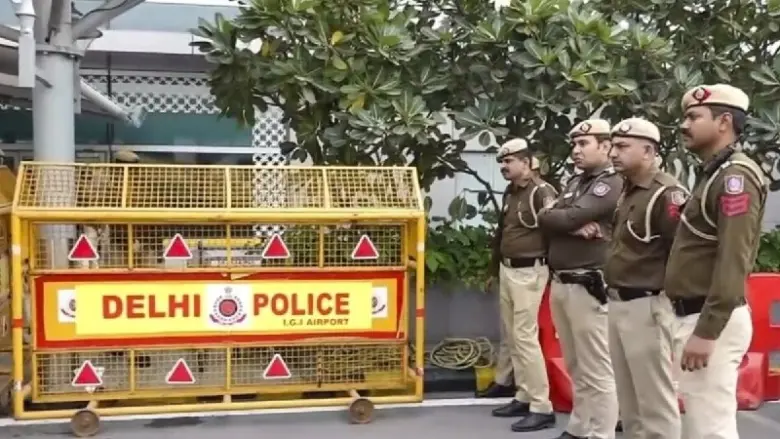 Delhi में DND फ्लाईवे से यमुना नदी में कूदा युवक, वैवाहिक विवाद की आशंका