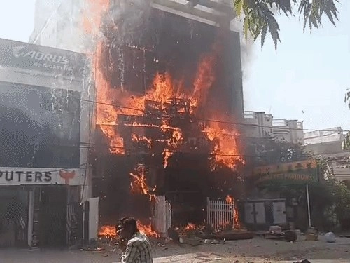 Lucknow के अलीगंज अग्निकांड पर LDA का बड़ा एक्शन, 18 इंजीनियरों पर कार्रवाई की सिफारिश
