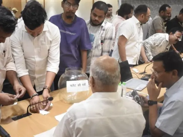 Lucknow के देवपुर पारा योजना में 378 लोगों को मिली पार्किंग, लॉटरी से हुआ आवंटन