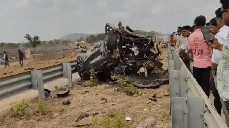 Maharashtra में BMW कार हादसे में 2 की मौत, 251 kmph की रफ्तार से चल रही थी गाड़ी