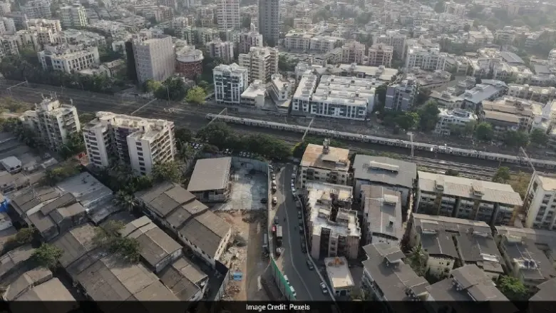 Mumbai से Delhi NCR शिफ्ट होने पर बढ़ी बचत, Reddit यूजर ने बताया कैसे बचाए हर महीने 75 हजार रुपये