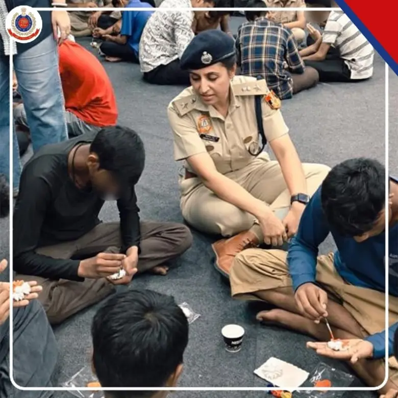 Delhi Police ने बच्चों के लिए चलाया #Smartबच्चे कैंपेन, आर्ट और म्यूजिक के जरिए सिखाया मानसिक स्वास्थ्य का महत्व
