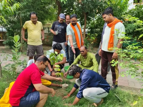 Lucknow में बजरंग दल का पौधरोपण अभियान, 5 हजार पौधे लगाने का लक्ष्य; 12 जुलाई को प्रदेश में होगा महायज्ञ
