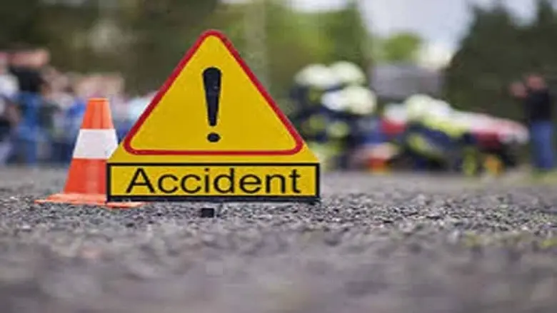 Lucknow में नशे में धुत स्कूल वैन चालक ने बाइक सवार को रौंदा, 5 बच्चे भी हुए घायल