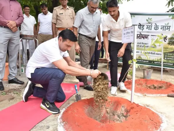 Lucknow PAC परिसर में ‘एक पेड़ मां के नाम’ अभियान, 1000 से ज्यादा पौधे रोपे गए