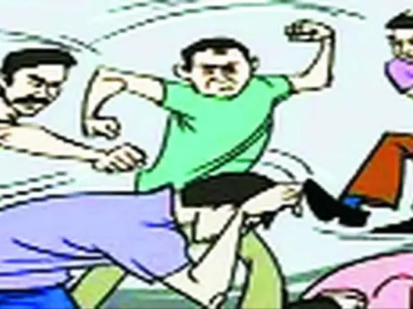 Lucknow में पड़ोसी ने घर में फेंके पत्थर, विरोध करने पर महिला से मारपीट; मुकदमा दर्ज