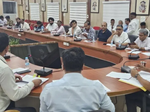 Lucknow में निवेश मित्र पोर्टल के 70 मामले लंबित, LDA समेत कई विभागों को फटकार