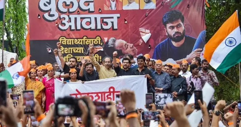 Mumbai में NEET विवाद पर बवाल, 900 लोगों पर FIR, कई छात्र हिरासत में