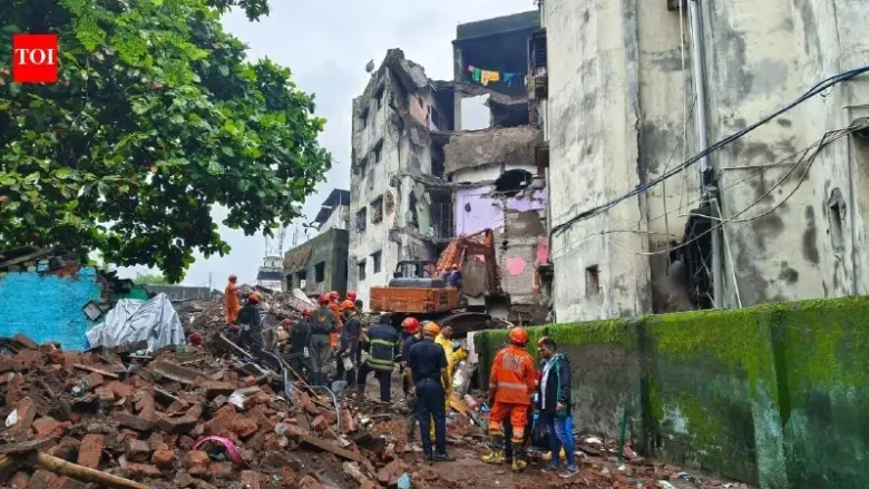 Bhiwandi में पुरानी इमारत गिरने से 10 की मौत, CM फडणवीस ने दिए खतरनाक बिल्डिंग्स को जबरन खाली कराने के आदेश