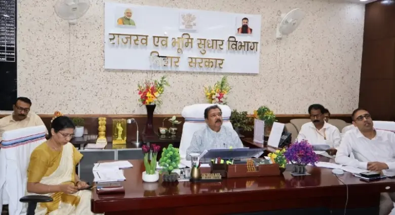 Bihar में जमीन के कामों के लिए ऑफलाइन सिस्टम बंद, मंत्री ने अधिकारियों को दिया अल्टीमेटम, होगी सख्त कार्रवाई