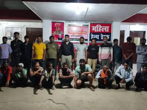 Lucknow के कृष्णानगर में सार्वजनिक जगहों पर शराब पीने वालों पर पुलिस का एक्शन, 50 से ज्यादा गिरफ्तार