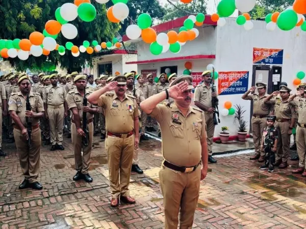 Lucknow के मड़ियांव थाने में मनाया गया 80वां स्वतंत्रता दिवस, पुलिसकर्मियों ने ध्वजारोहण कर ली शपथ