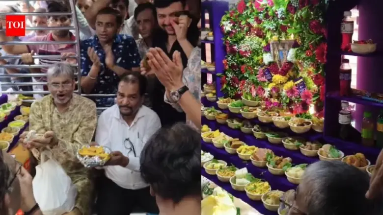 Mumbai Local में गूंजे भजन, Omkar Bhajan Mandali ने ट्रेन में मनाया 21 साल का सफर